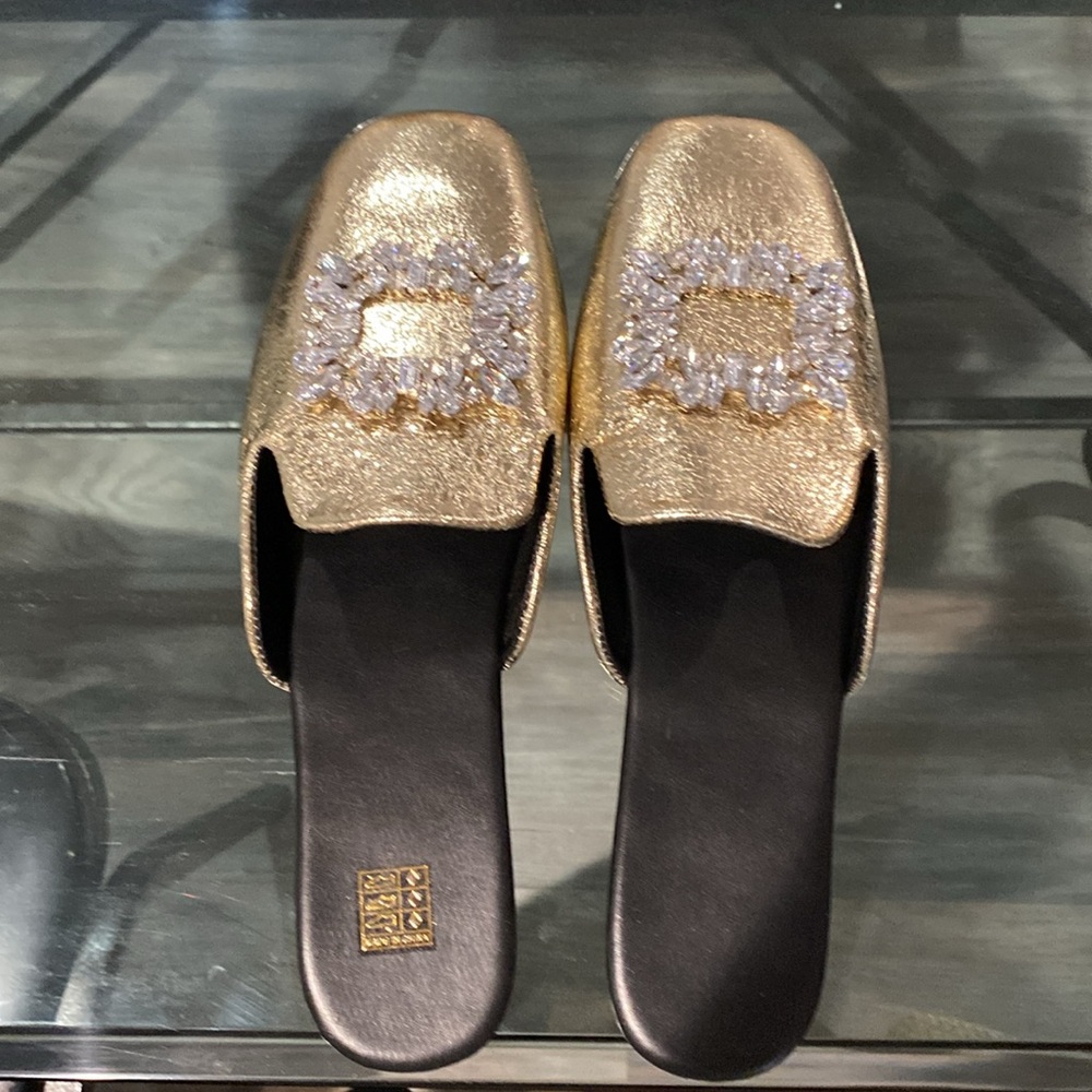 Elegant Gold Women's Slip-On Shoes - Picture 2 of 4